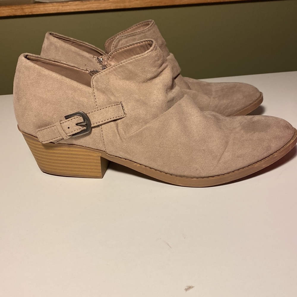 Ankle Boots / Tan suede cushion foot bed size 11